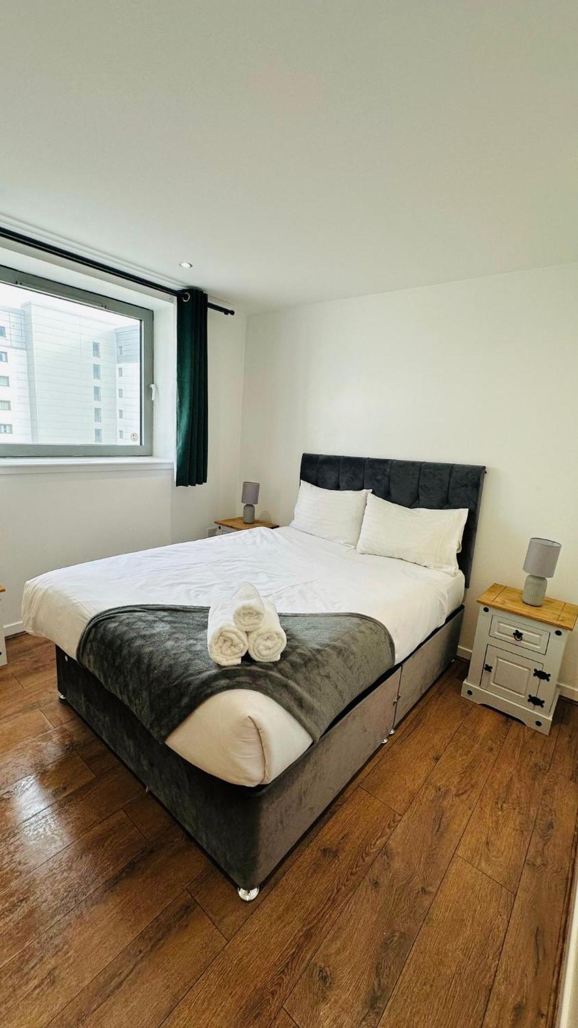 Britannia Apartments เอดินบะระ ภายนอก รูปภาพ
