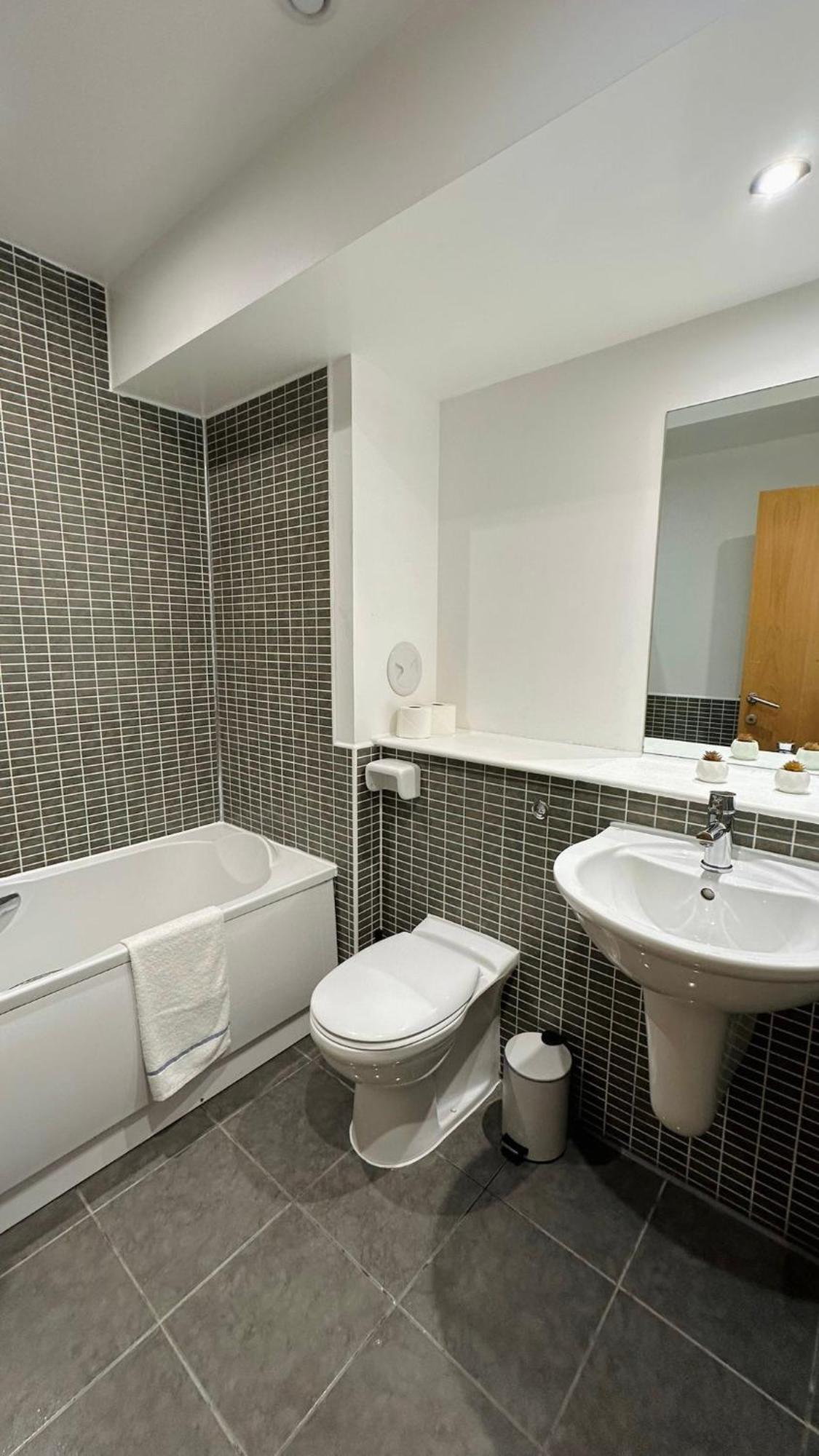 Britannia Apartments เอดินบะระ ภายนอก รูปภาพ